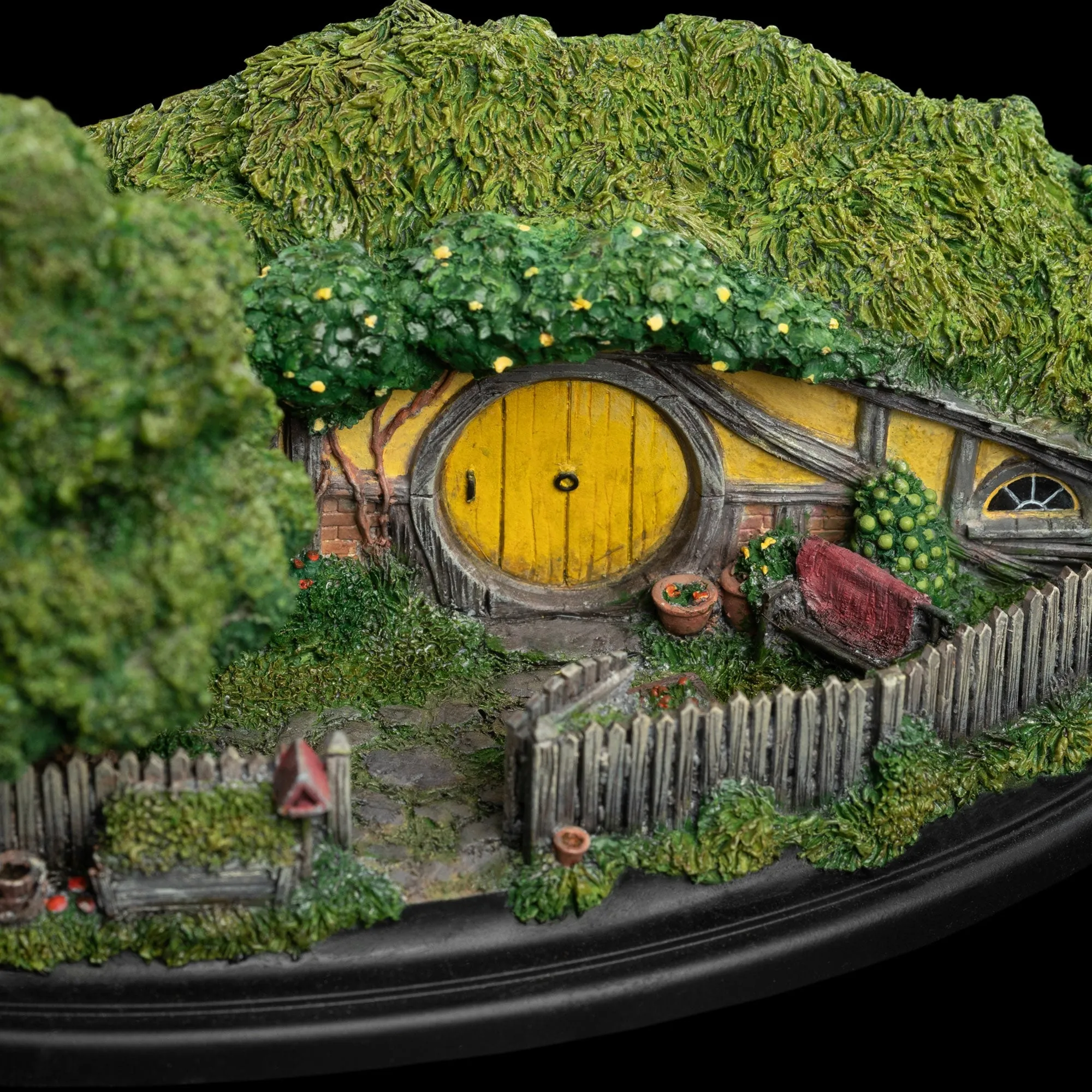 The Hobbit Trilogy - Hobbit Hole 25 Gandalf's Cutting Environment [Import]